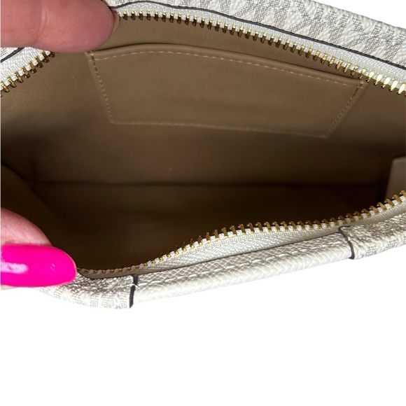 Michael Kors Signature Fanny Pack - Picture 3 of 3